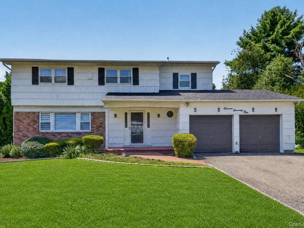 1171 Carlls Straight Path , Dix Hills, NY 11746