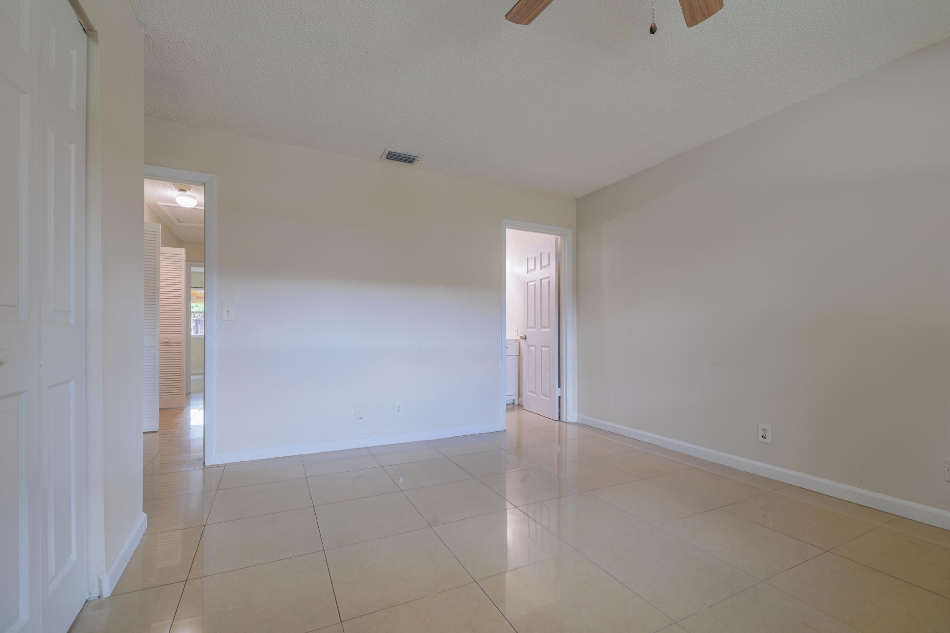 4755 Orleans Court, Unit B, West Palm Beach, FL 33415 Photo
