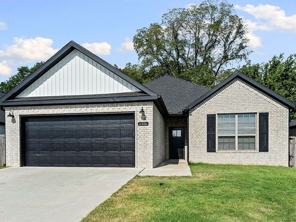 1301 Leslie Street , Centerton, AR 72713