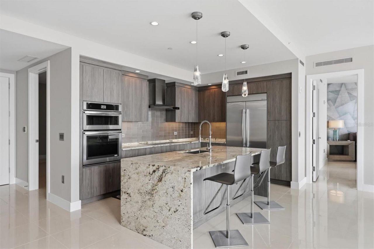 1155 N Gulfstream Avenue, Unit 807, Sarasota, FL 34236 Photo