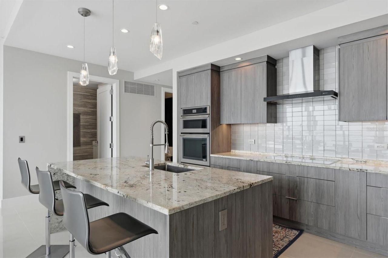 1155 N Gulfstream Avenue, Unit 807, Sarasota, FL 34236 Photo