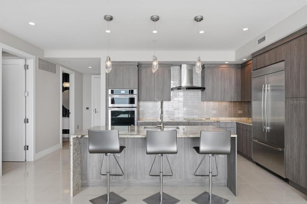 1155 N Gulfstream Avenue, Unit 807, Sarasota, FL 34236 Photo