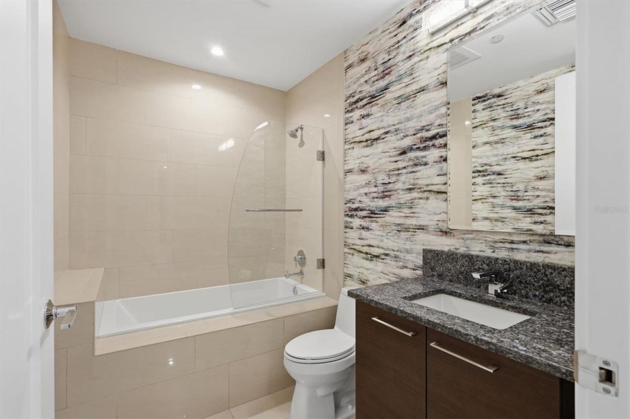 1155 N Gulfstream Avenue, Unit 807, Sarasota, FL 34236 Photo