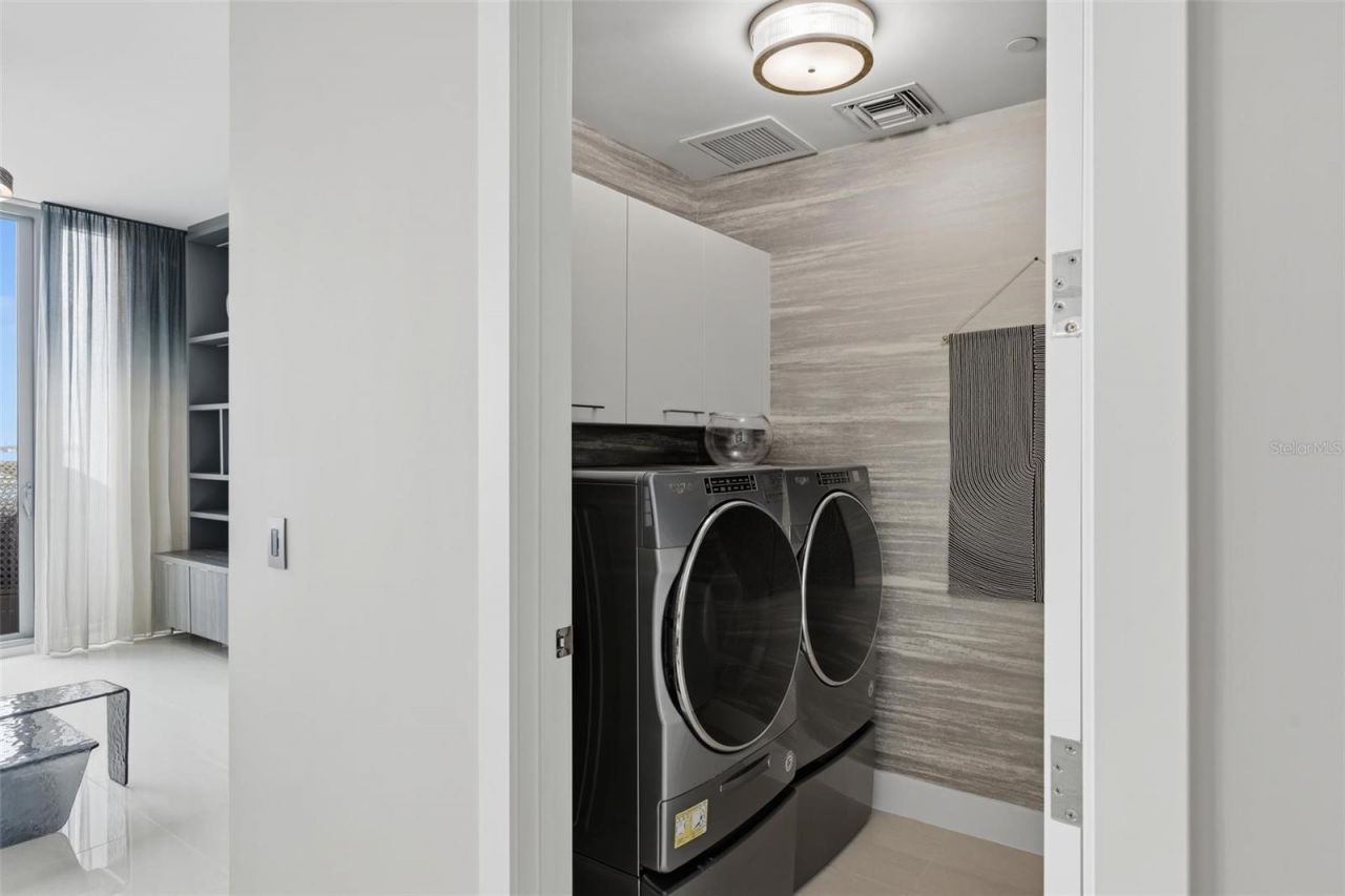 1155 N Gulfstream Avenue, Unit 807, Sarasota, FL 34236 Photo