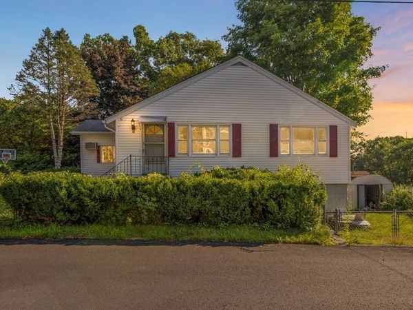 32 Hillcrest Rd, Dracut, MA 01826