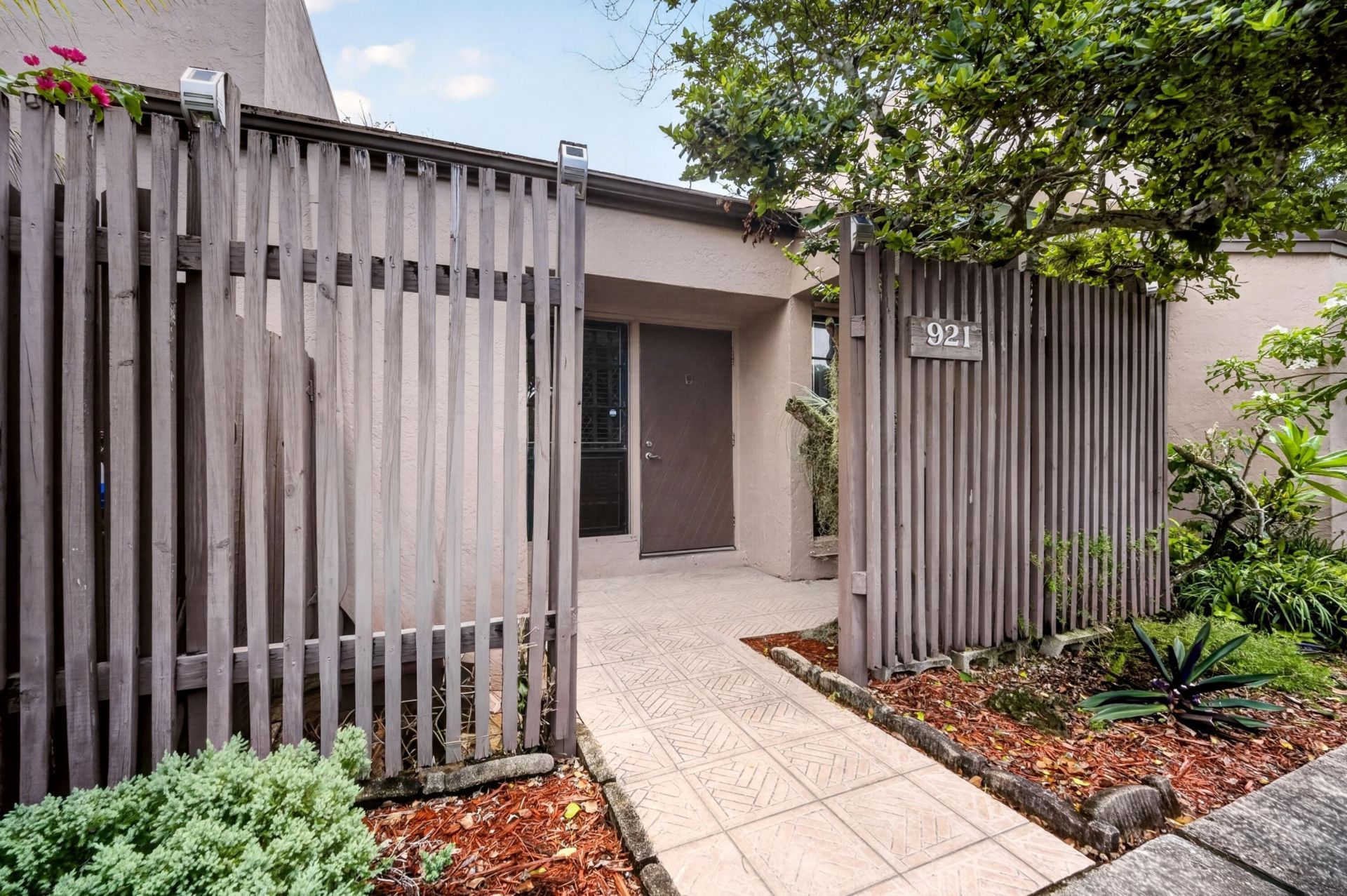921 NW 122nd Terrace, Pembroke Pines, FL 33026 Photo