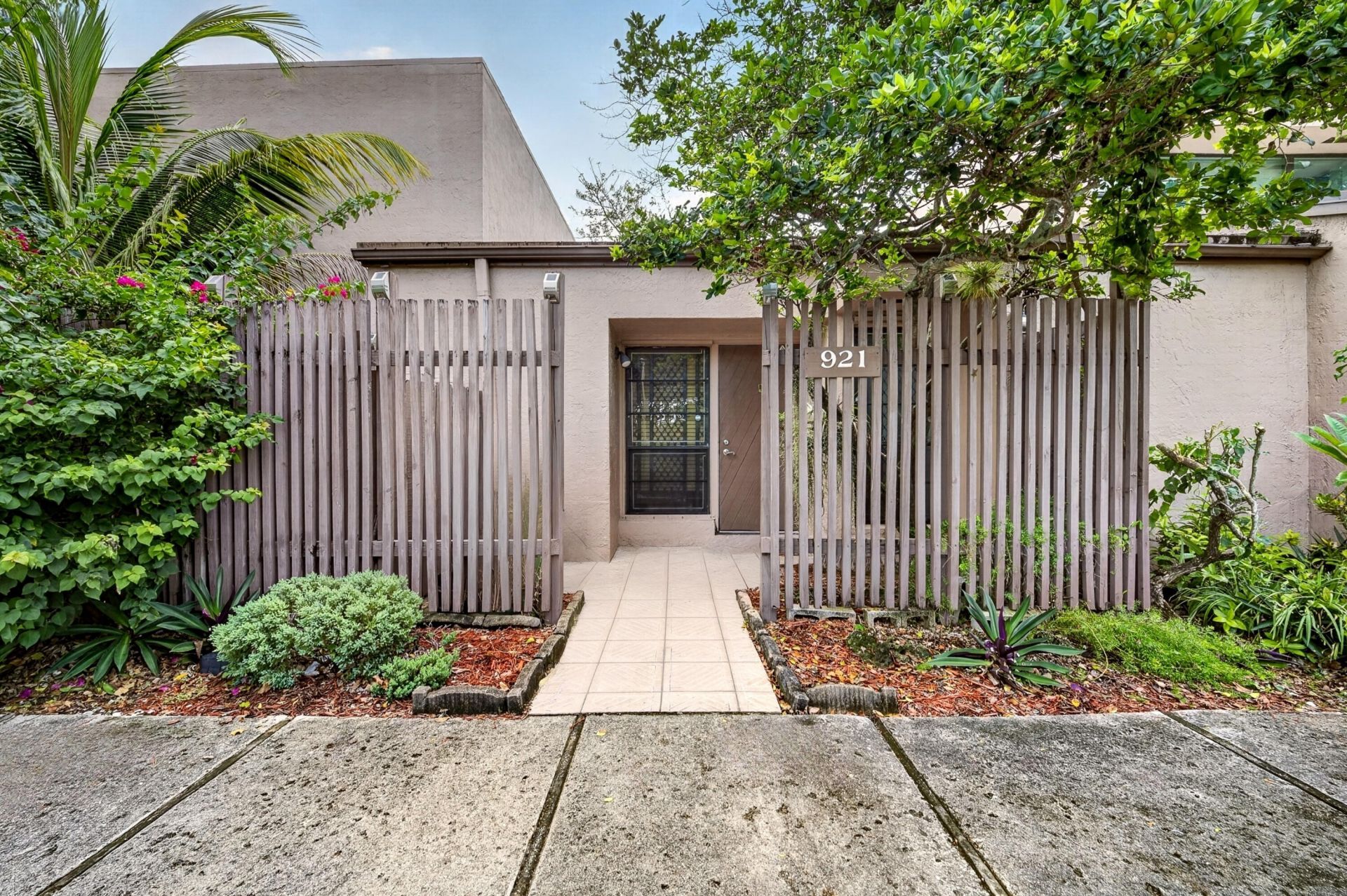 921 NW 122nd Terrace, Pembroke Pines, FL 33026 Photo