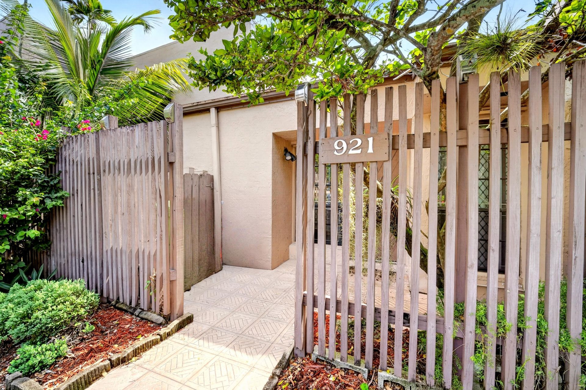 921 NW 122nd Terrace, Pembroke Pines, FL 33026 Photo