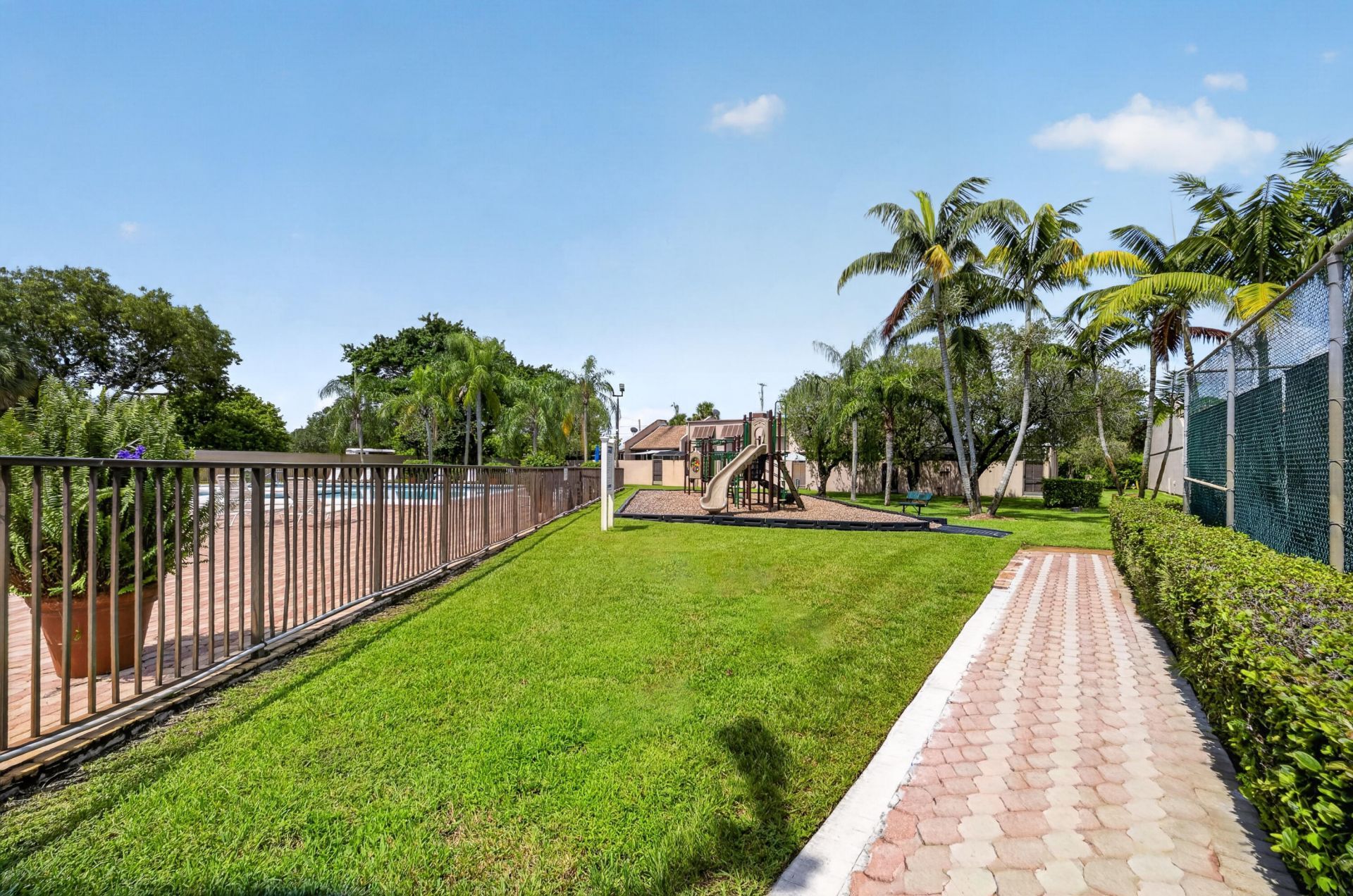 921 NW 122nd Terrace, Pembroke Pines, FL 33026 Photo