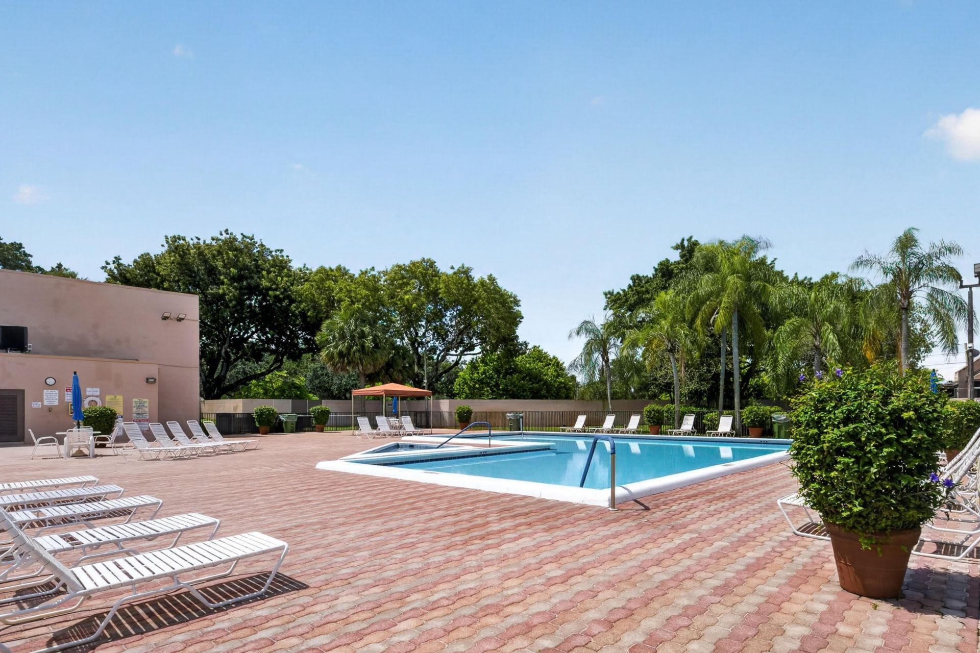 921 NW 122nd Terrace, Pembroke Pines, FL 33026 Photo