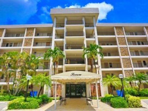 2801 N PALM AIRE Drive, Unit 405, Pompano Beach, FL 33069