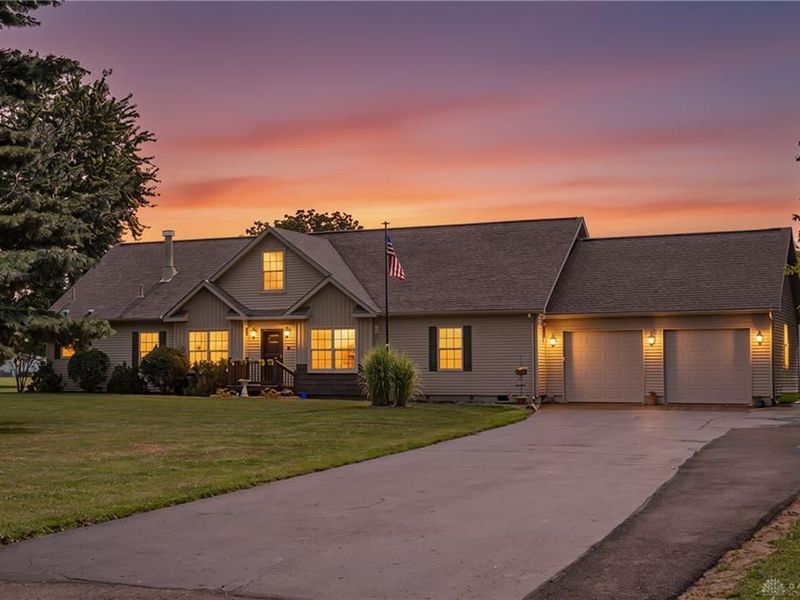 945 Ormsby Drive, Xenia, OH 45385 Photo 2