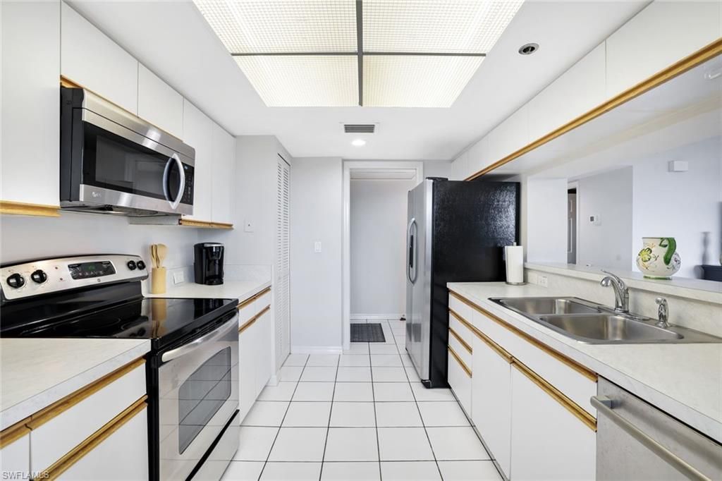 5550 Heron Point Dr, Unit 304, Naples, FL 34108 Photo