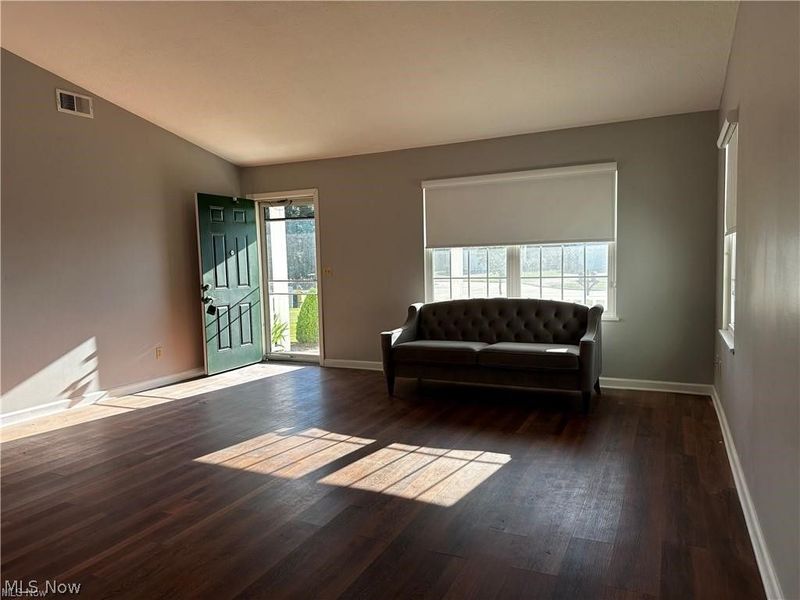 6831 Farmingdale Lane, Mentor, OH 44060 Photo 3