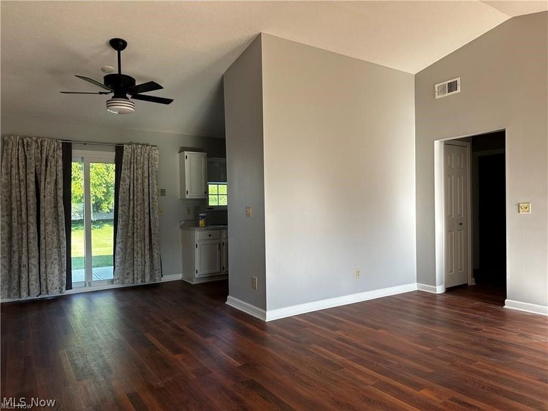 6831 Farmingdale Lane, Mentor, OH 44060 Photo 4