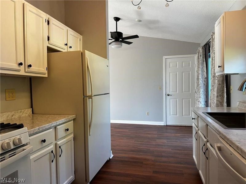6831 Farmingdale Lane, Mentor, OH 44060 Photo 5