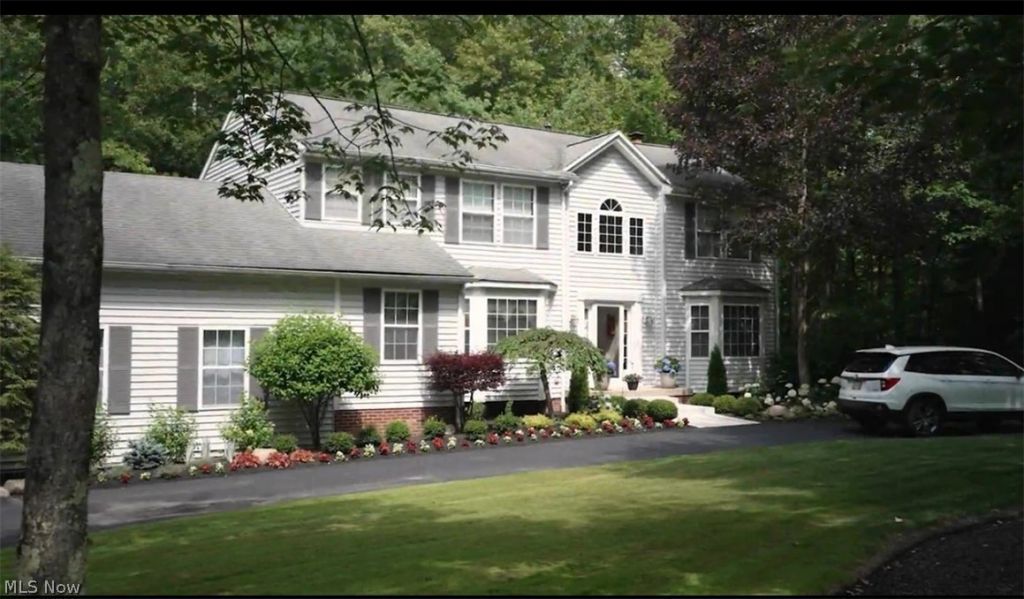 12090 Burlington Glen Drive, Chardon, OH 44024 Main Photo