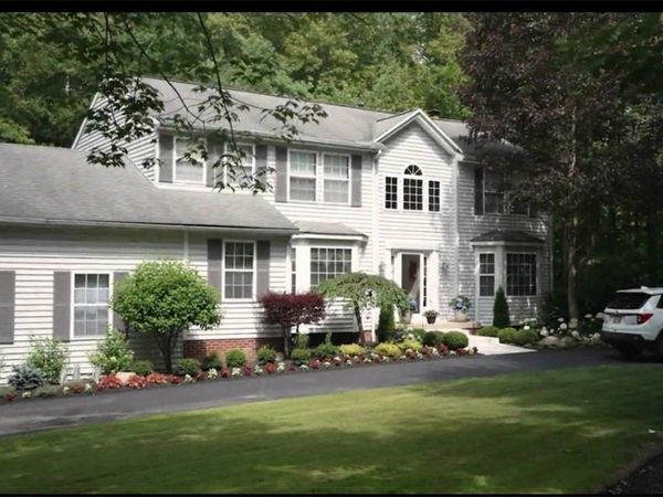 12090 Burlington Glen Drive, Chardon, OH 44024