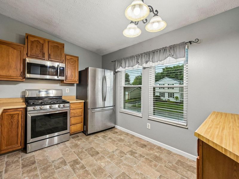 5383 Thornburg Court , Columbus, OH 43230 Photo 10
