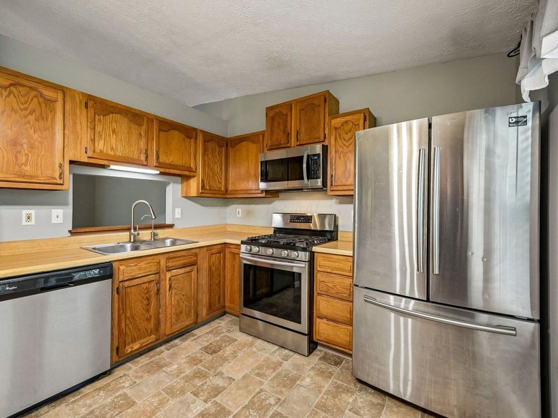 5383 Thornburg Court , Columbus, OH 43230 Photo 11