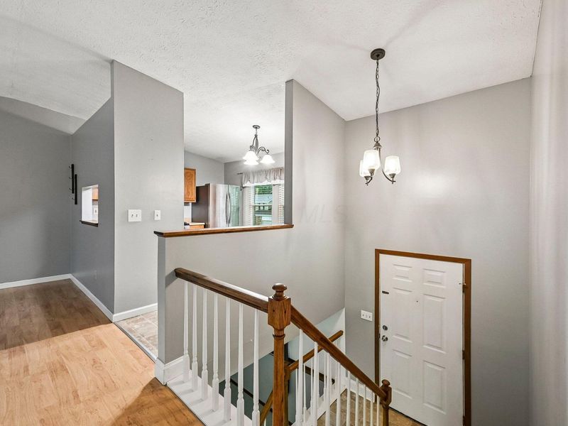 5383 Thornburg Court , Columbus, OH 43230 Photo 3