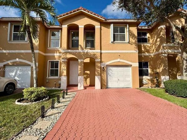 922 NW 134th Ave , Pembroke Pines, FL 33028