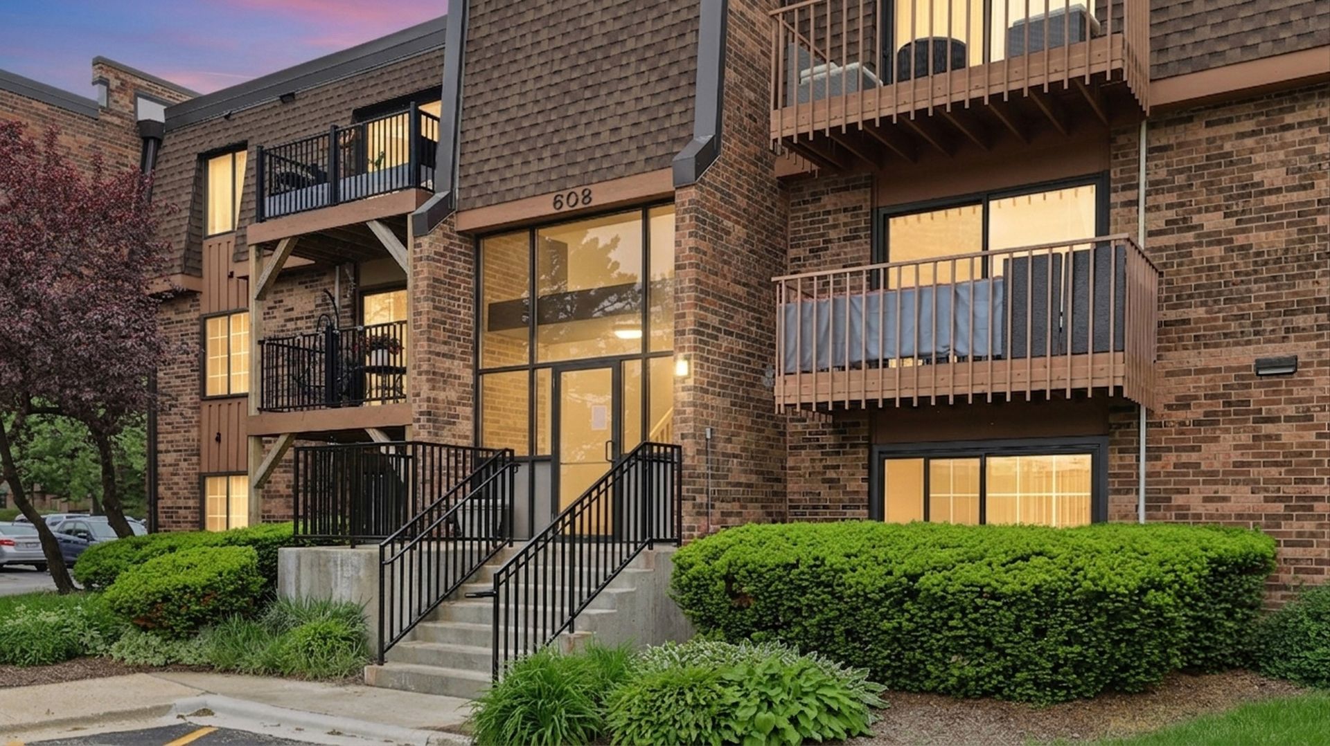 608 Waterford Road, Unit 1B, Schaumburg, IL 60193 Main Photo