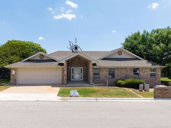 1204 Applewood DR E, Burnet, TX 78611