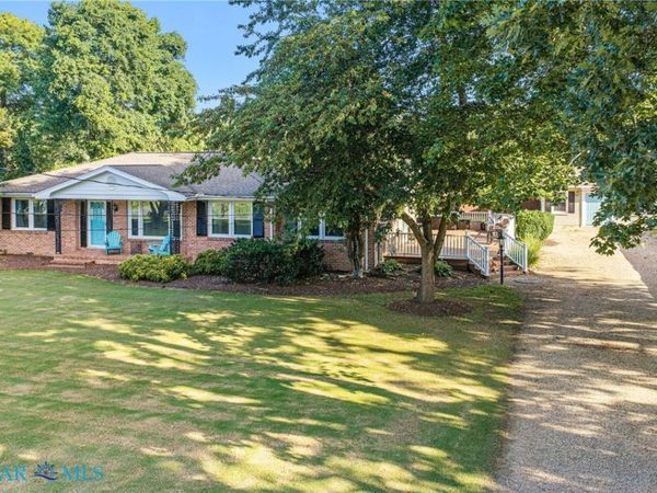 39 Hatton Avenue , Kilmarnock, VA 22482