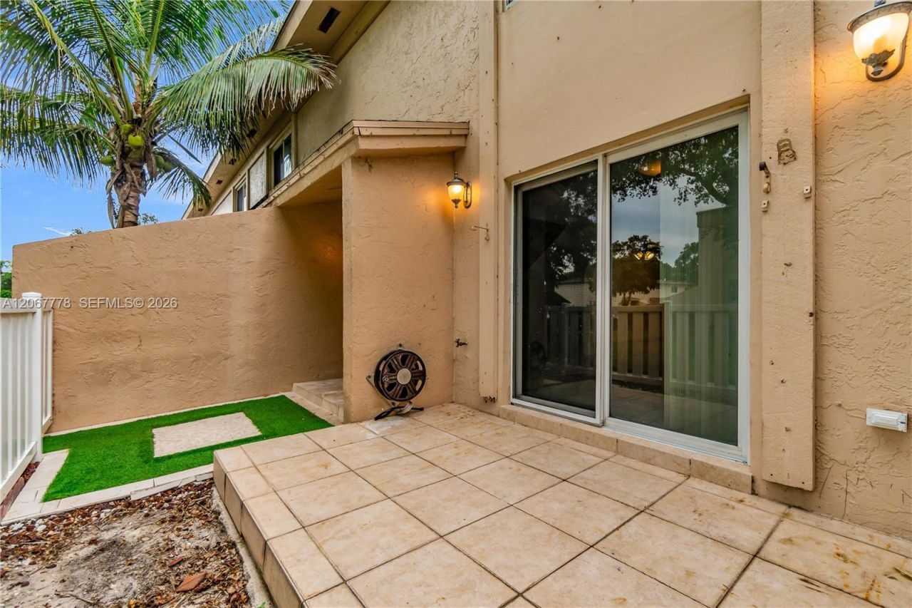 1455 NW 80th Ave, Unit J, Margate, FL 33063 Photo