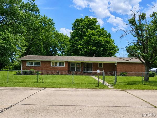 601 Carroll Street , Sikeston, MO 63801