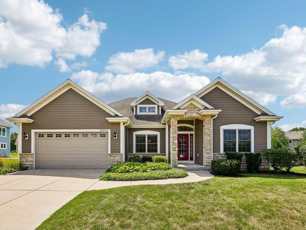 N66W23663 Hillview Dr, Sussex, WI 53089