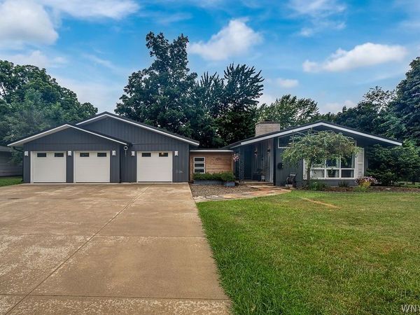 1571 Lakeview Road, Lake View, NY 14085