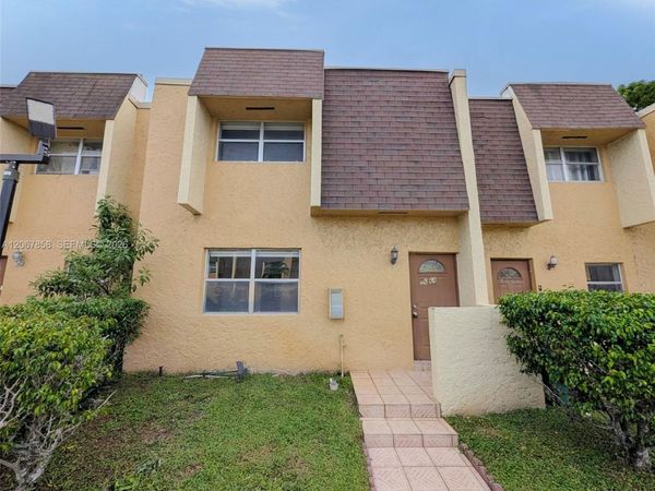 5664 Blueberry Ct, Unit 15, Lauderhill, FL 33313