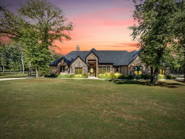 3131 Trailwood Drive E, Burleson, TX 76028
