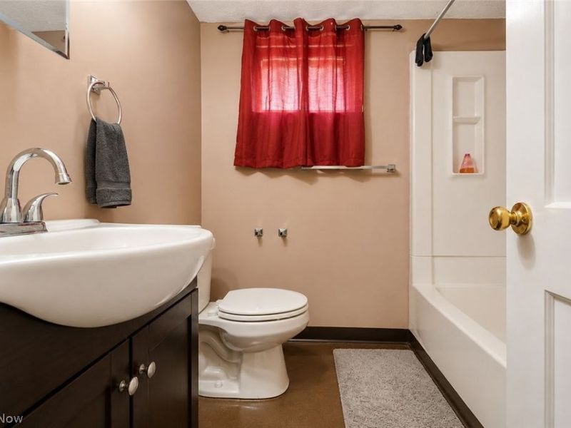 602 Blaine Avenue , Akron, OH 44310 Photo 17