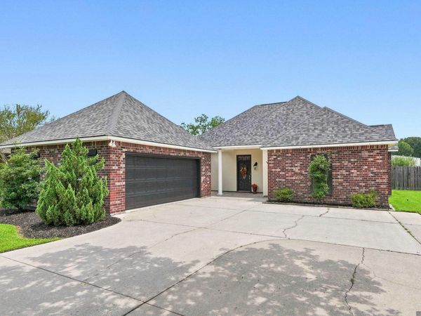 17080 Rennes Rd, Prairieville, LA 70769