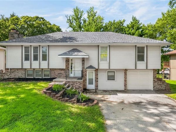 5524 NW Raintree Drive, Kansas City, MO 64152