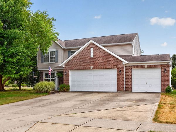 5507 Gainesway Drive, Greenwood, IN 46142