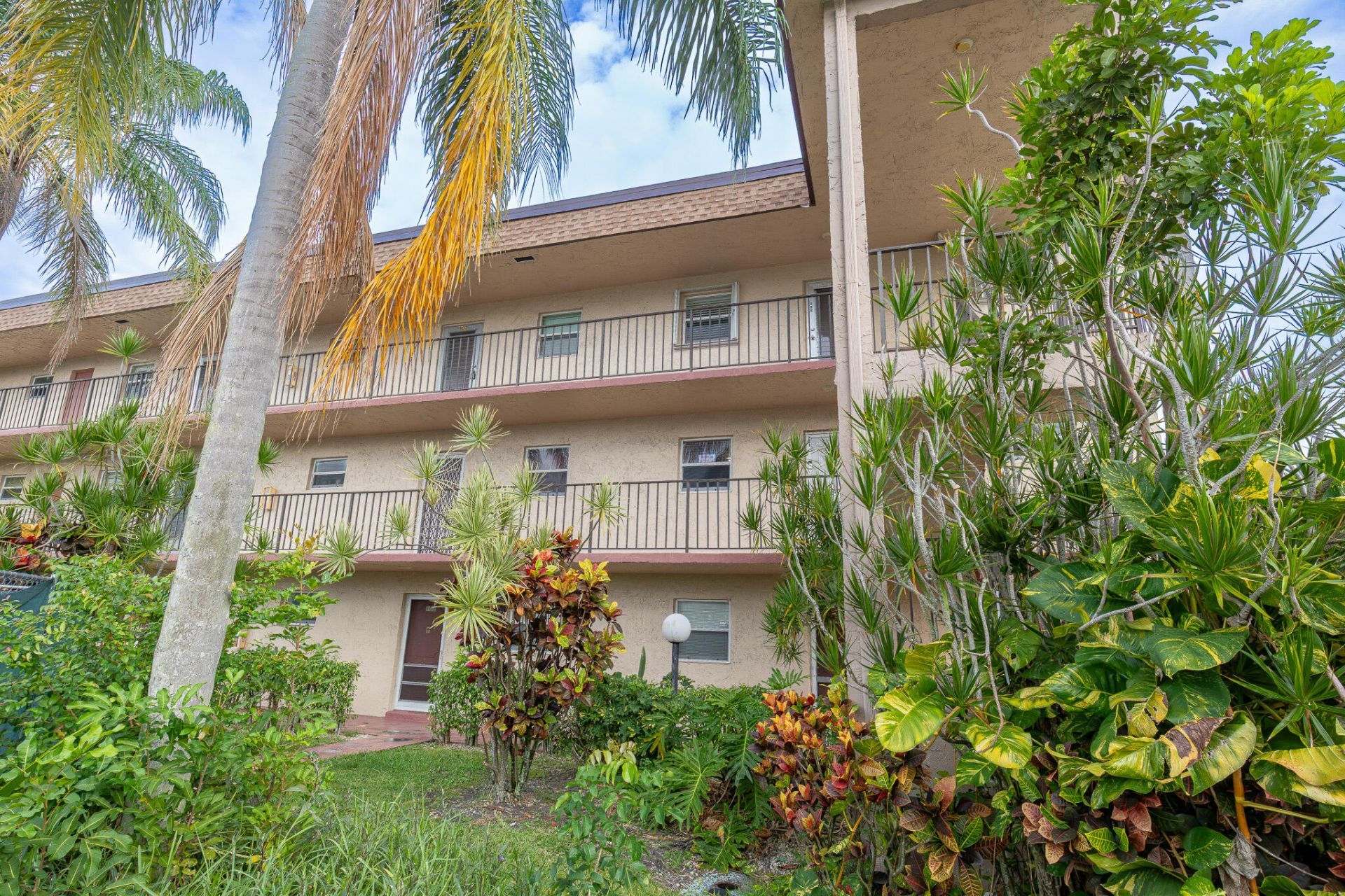 715 Lori Drive, Unit 303, Palm Springs, FL 33461 Photo