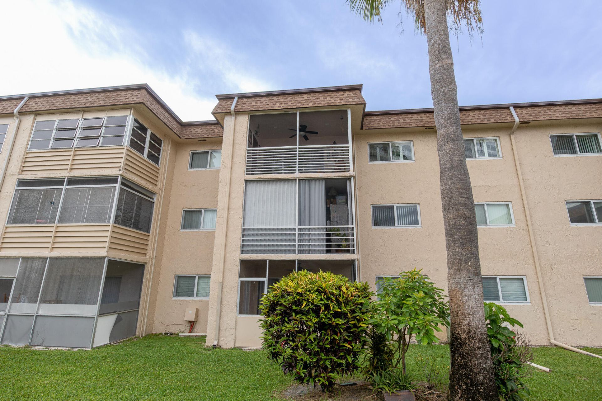 715 Lori Drive, Unit 303, Palm Springs, FL 33461 Photo