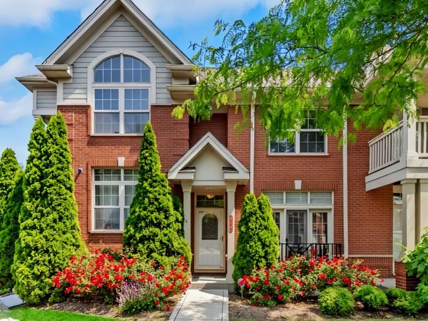 404 CALLIE Court , Unit 1A, Morton Grove, IL 60053