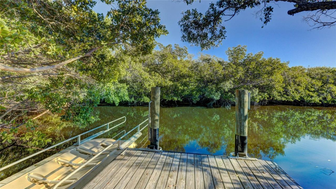 1109 Edgewater Circle, Unit 1109, Bradenton, FL 34209 Photo