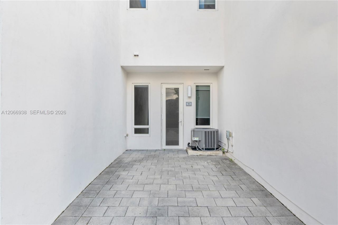 10280 NW 63rd Ter, Unit 104, Doral, FL 33178 Photo