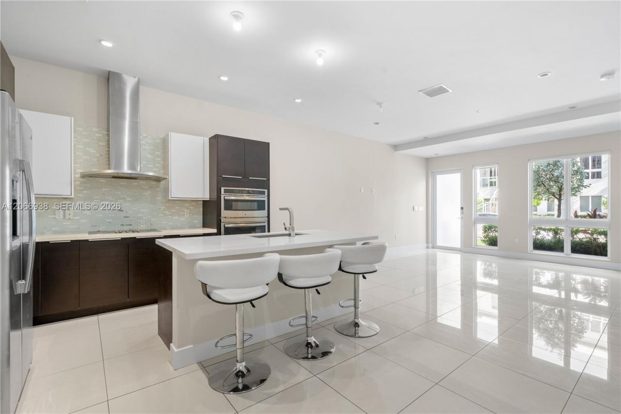 10280 NW 63rd Ter, Unit 104, Doral, FL 33178 Photo