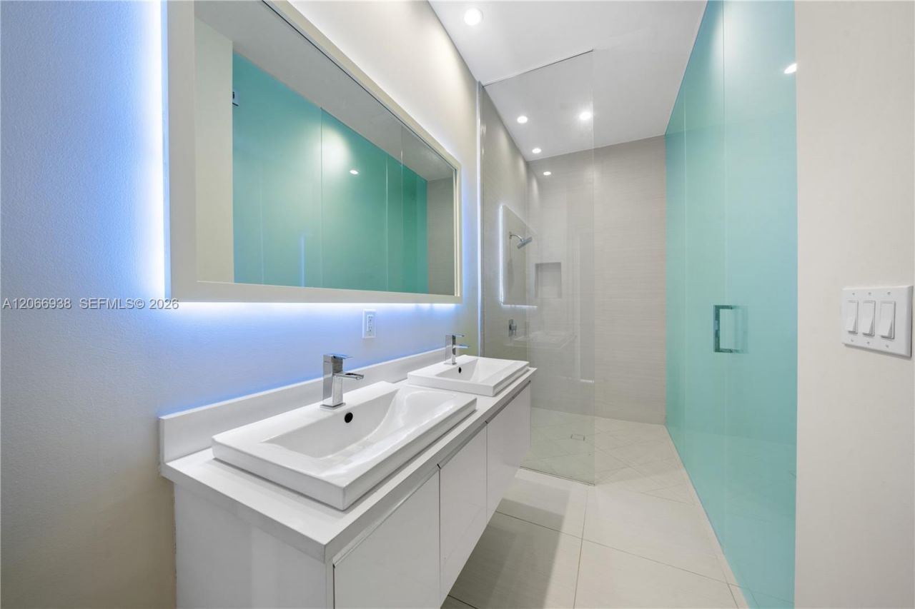 10280 NW 63rd Ter, Unit 104, Doral, FL 33178 Photo