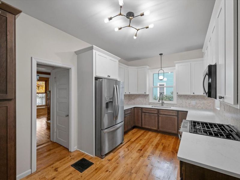 521 E 2nd Street, Port Clinton, OH 43452 Photo 8