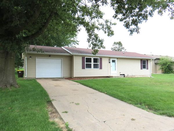 902 Battles Drive, Maquoketa, IA 52060