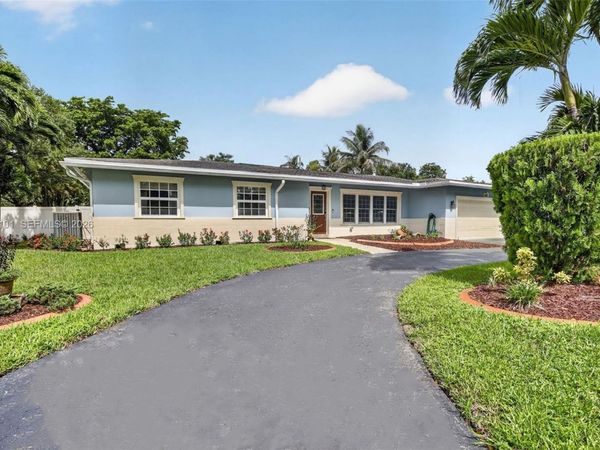 801 Ixora Ln, Plantation, FL 33317