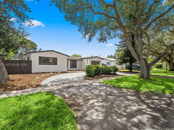 8978 SW 49th St, Cooper City, FL 33328